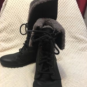 UGG boots –wedge boots black with gray wool
